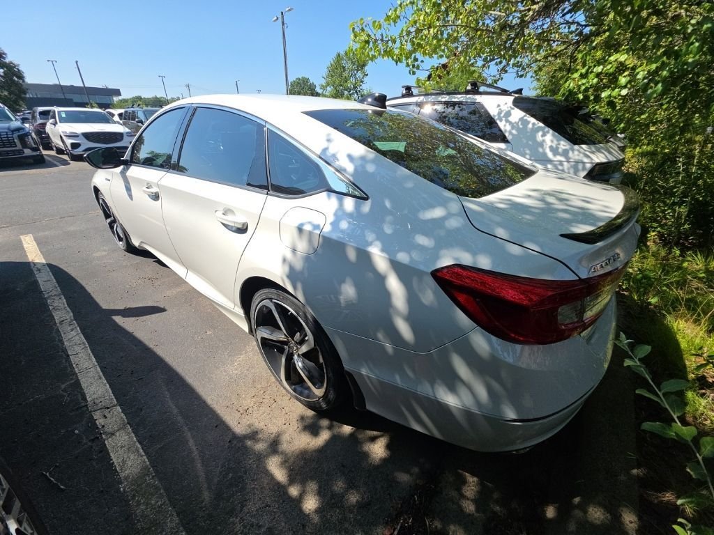 Used 2022 Platinum White Pearl Honda Sport image 4