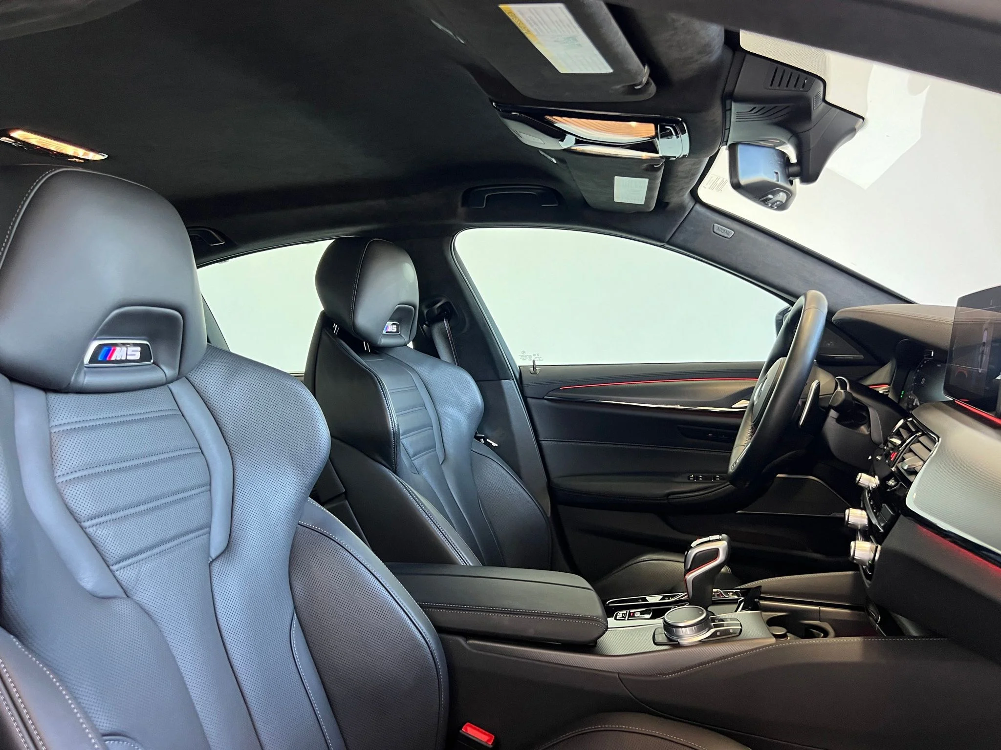 Used 2022 White BMW Competition image 25