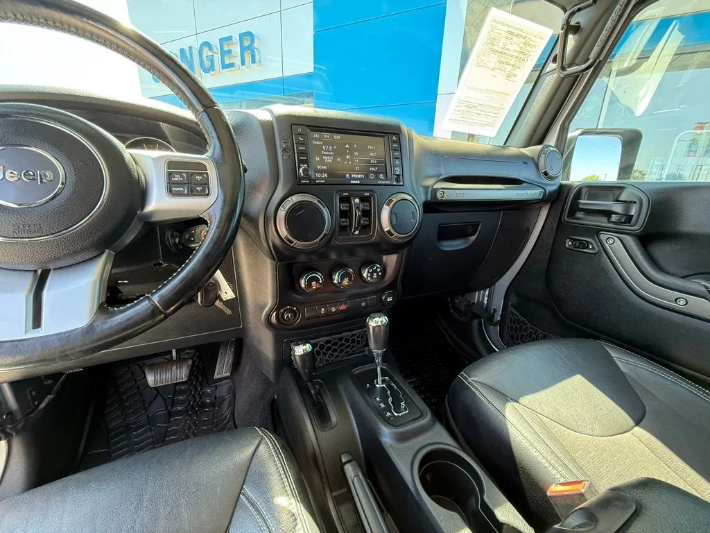 Used 2018 Silver Jeep Unlimited Sport image 22