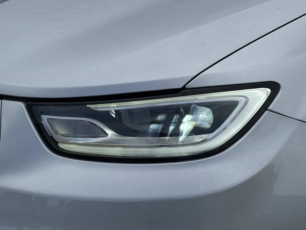Used 2023 Silver Chrysler Touring L image 3