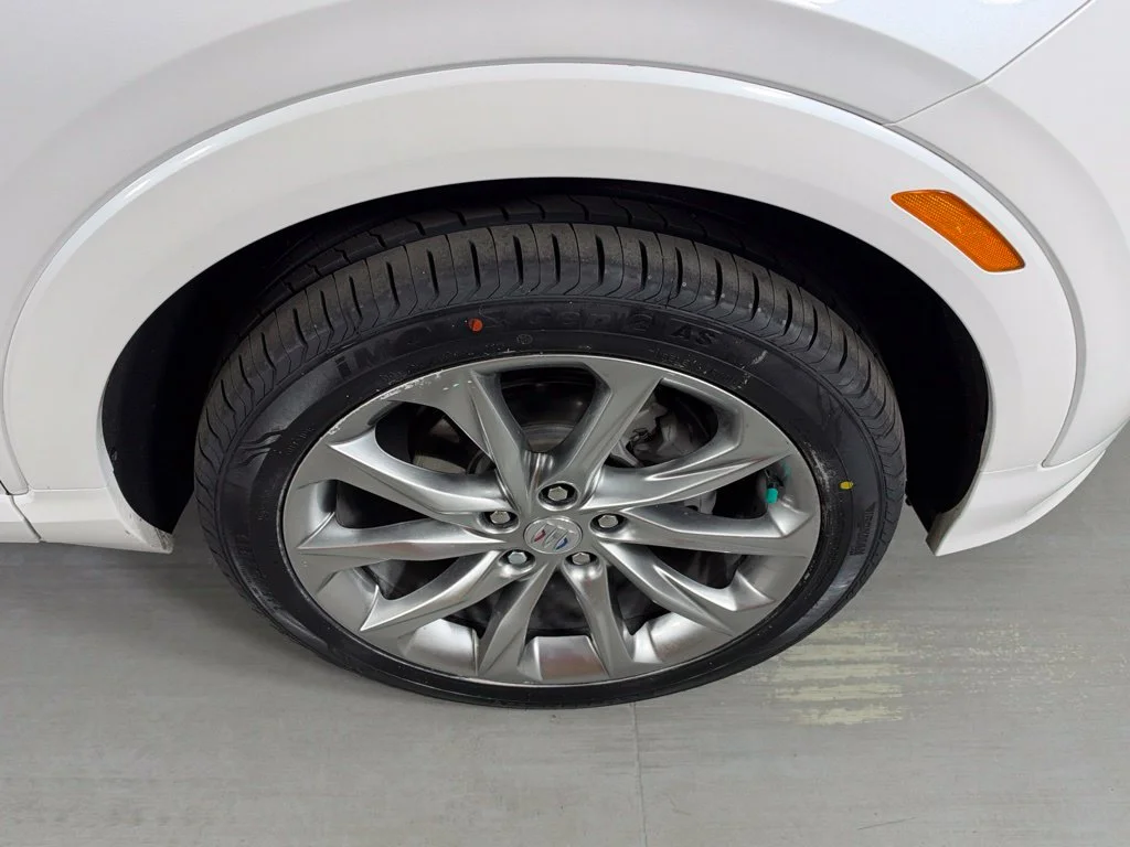 Used 2024 White Buick Avenir image 11
