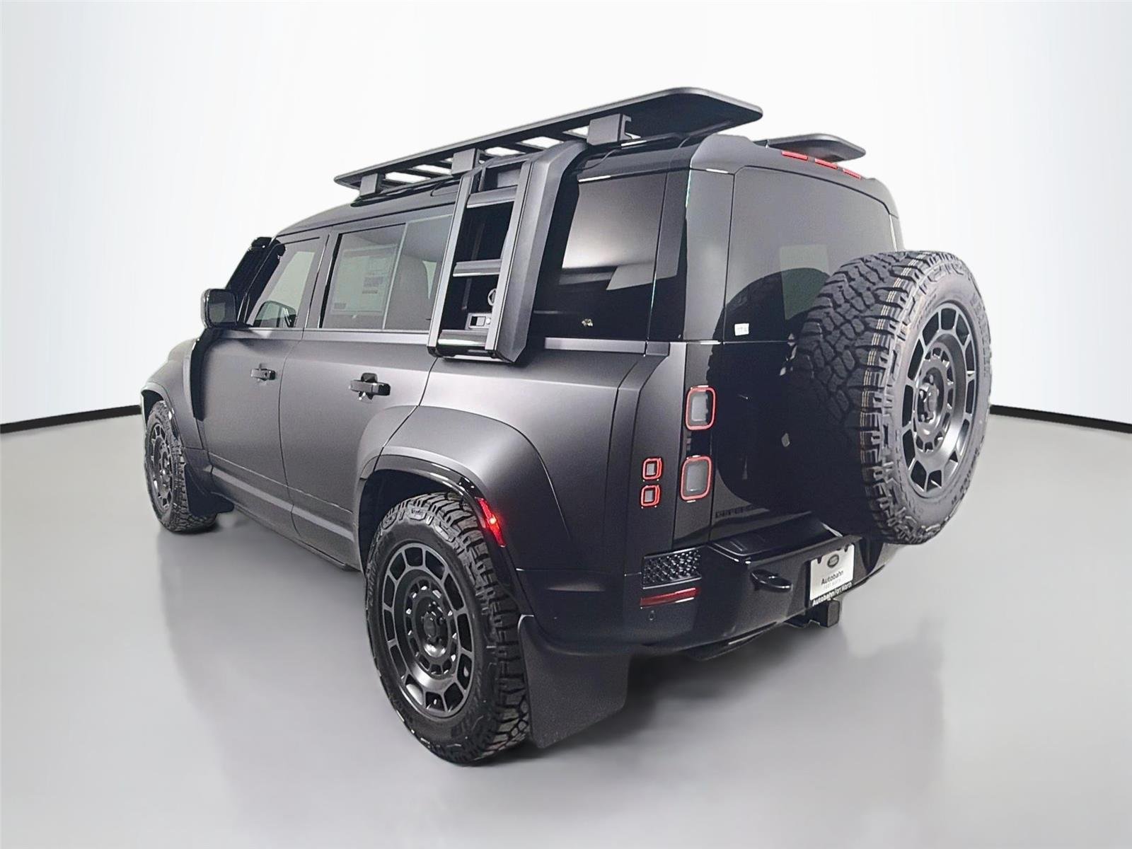 New 2026 Narvik Black Land Rover OCTA image 7