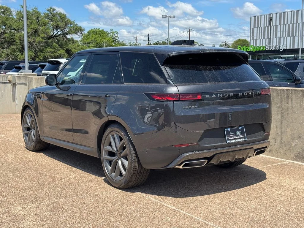 New 2026 Carpathian Gray Premium Metallic Land Rover SE image 5