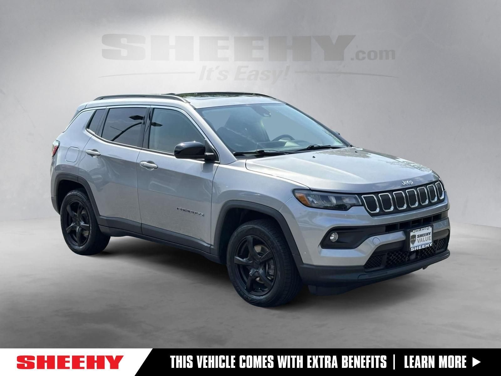 Used 2022 Silver Jeep Latitude image 1
