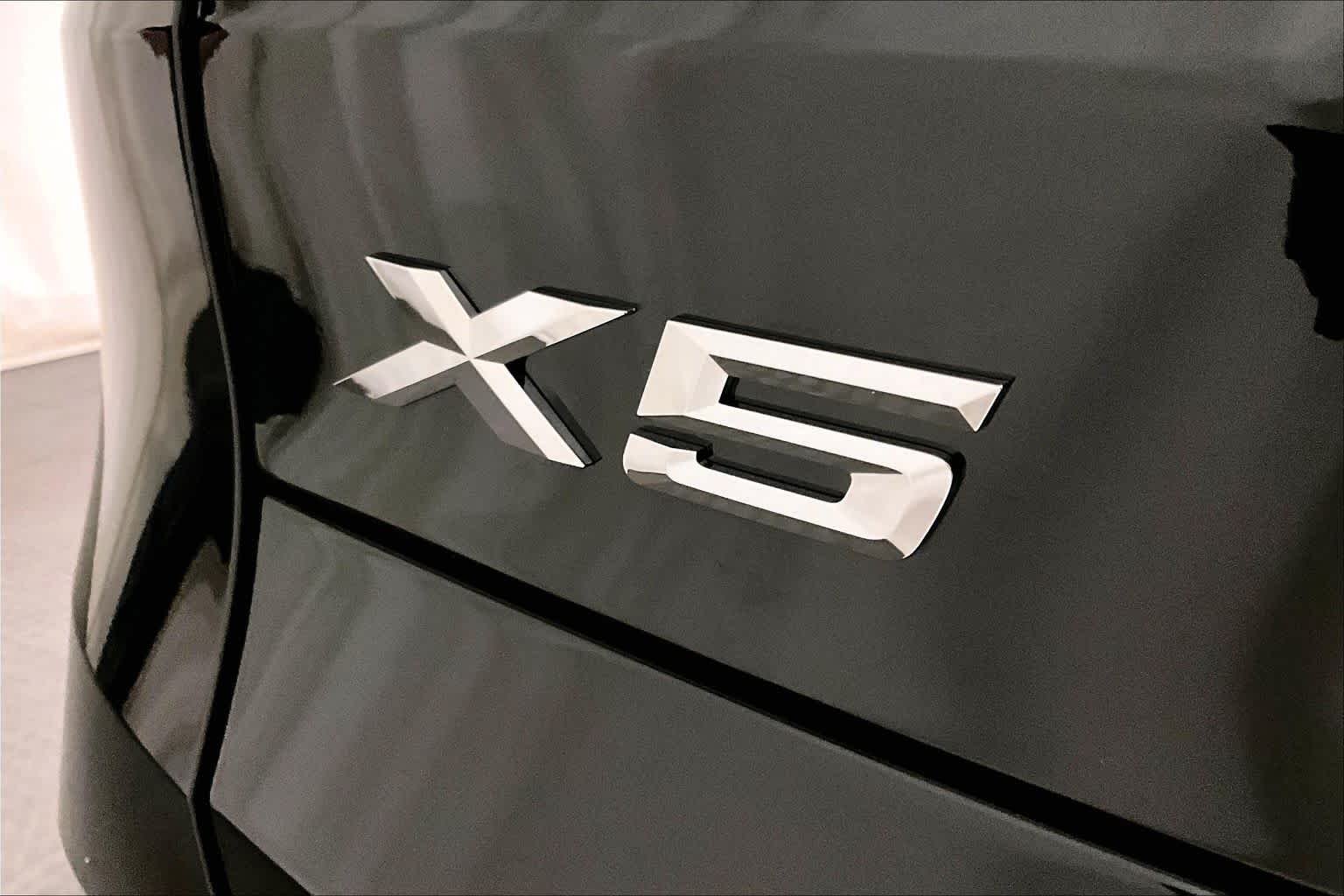 Used 2026 Black Sapphire Metallic BMW xDrive40i image 9