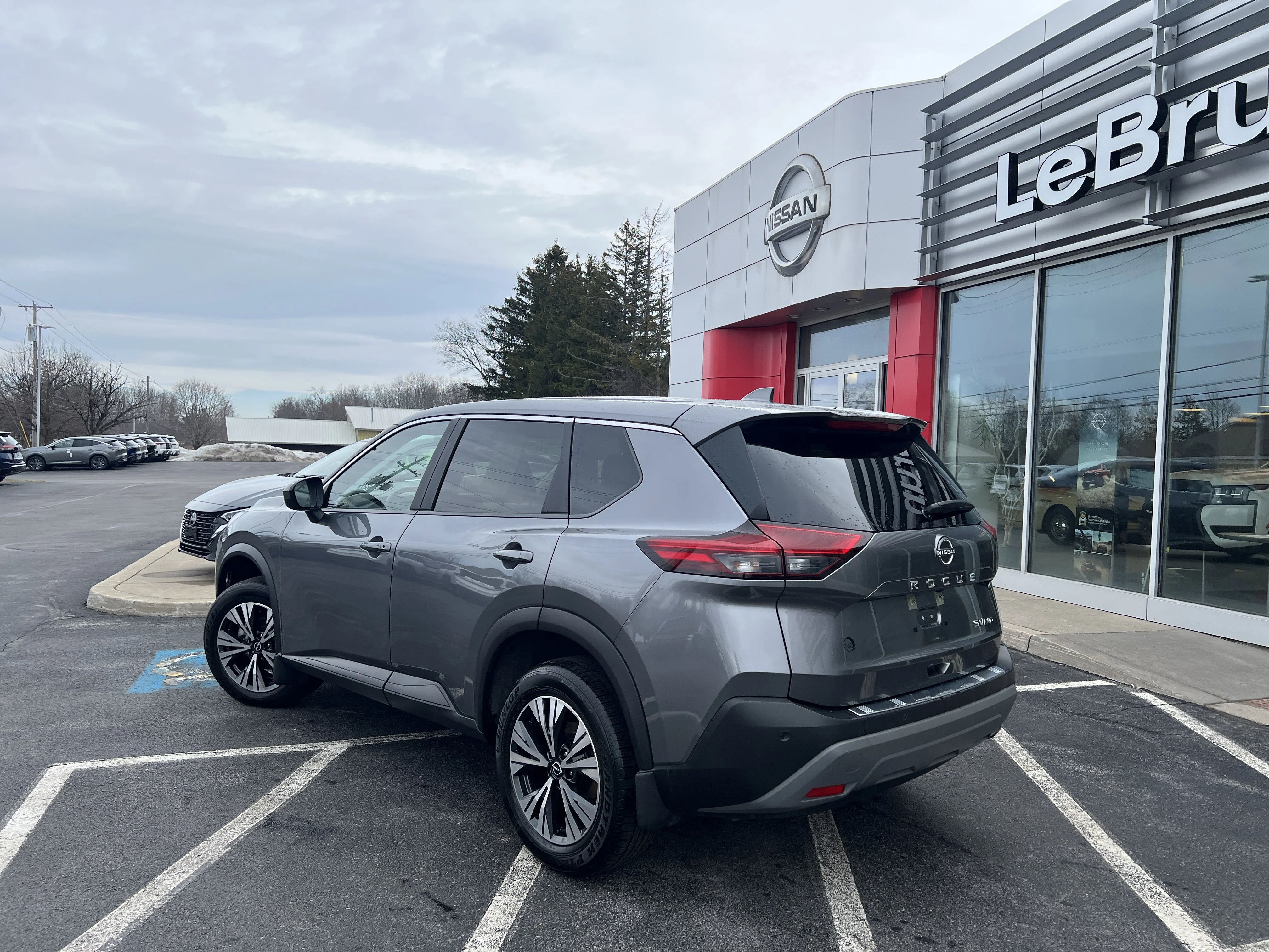 Used 2023 Gun Metallic Nissan SV image 7