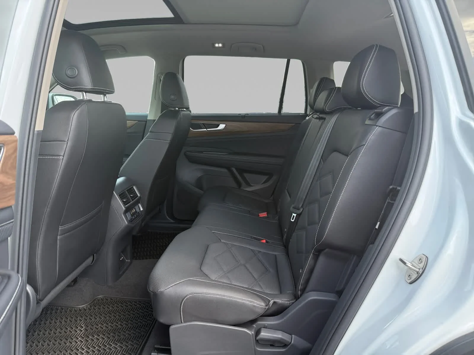 2026 Volkswagen Atlas SE w/Tech - Photo 22