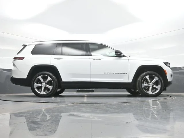 Used 2025 White Jeep Limited image 24