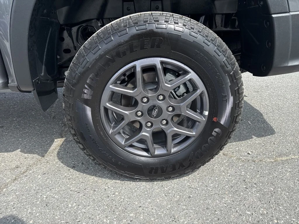 Used 2025 Gray Ford XLT image 31