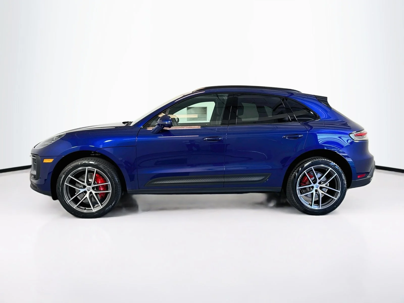 New 2026 Gentian Blue Metallic Porsche S image 2