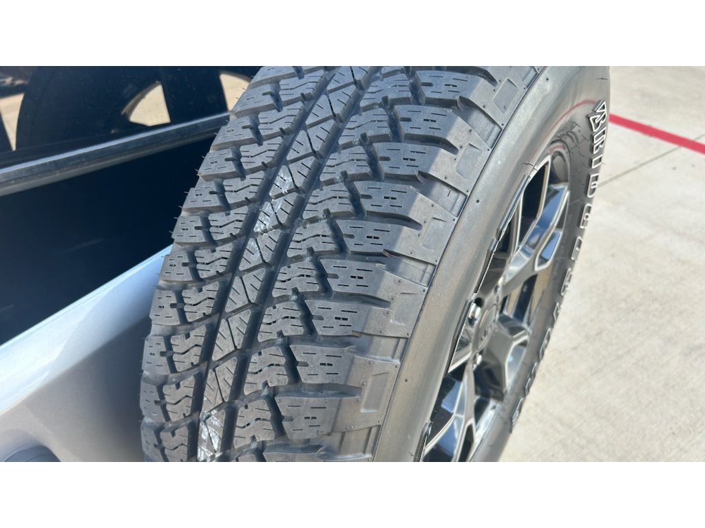 Used 2017 Silver Jeep Unlimited Sahara image 19