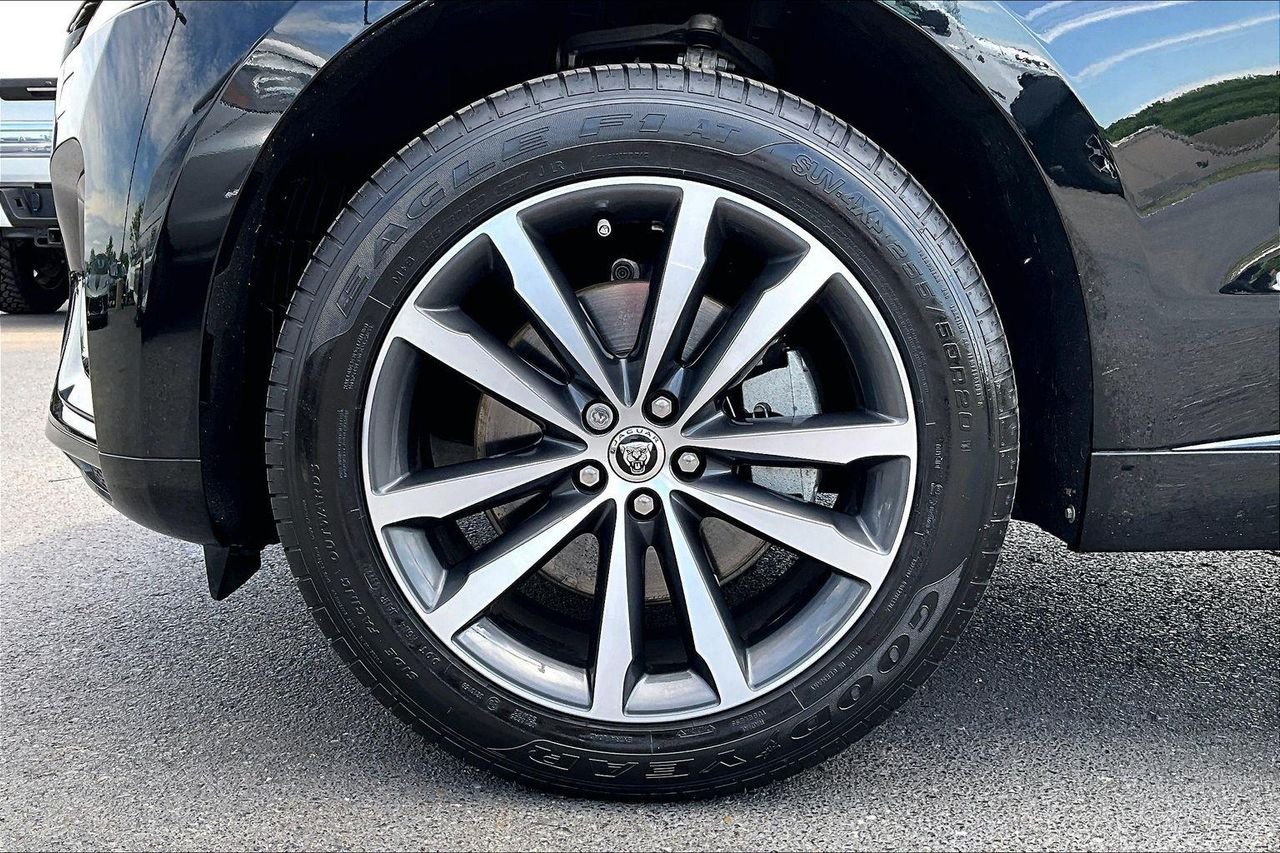 2024 Jaguar F-PACE R-Dynamic S - Photo 35