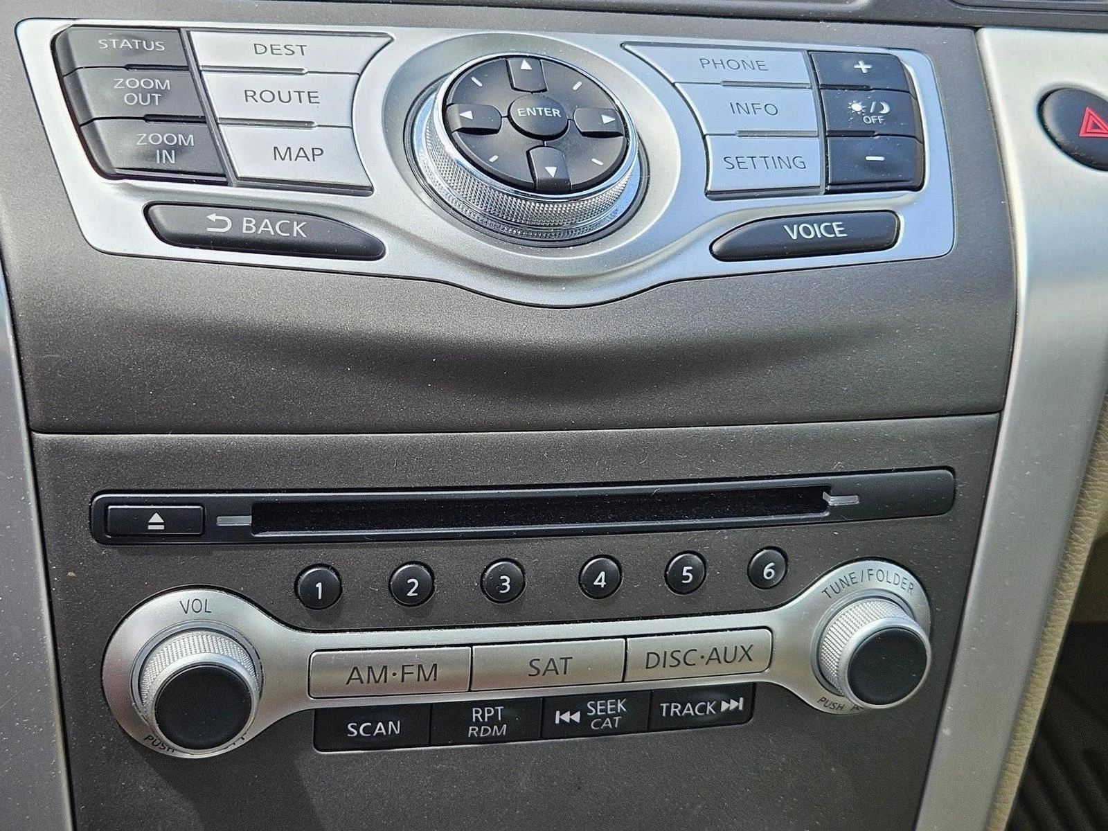 Used 2011 Glacier Pearl Nissan LE image 14