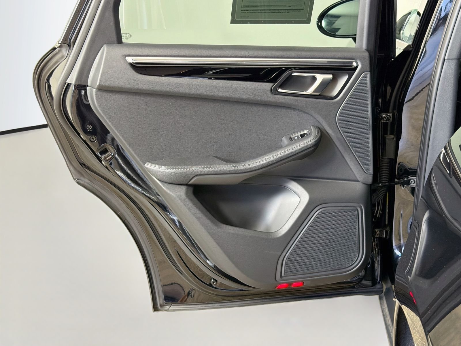2025 Porsche Macan Base - Photo 26