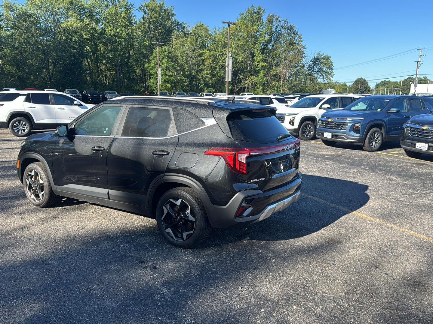 Used 2024 Fusion Black Kia EX image 8