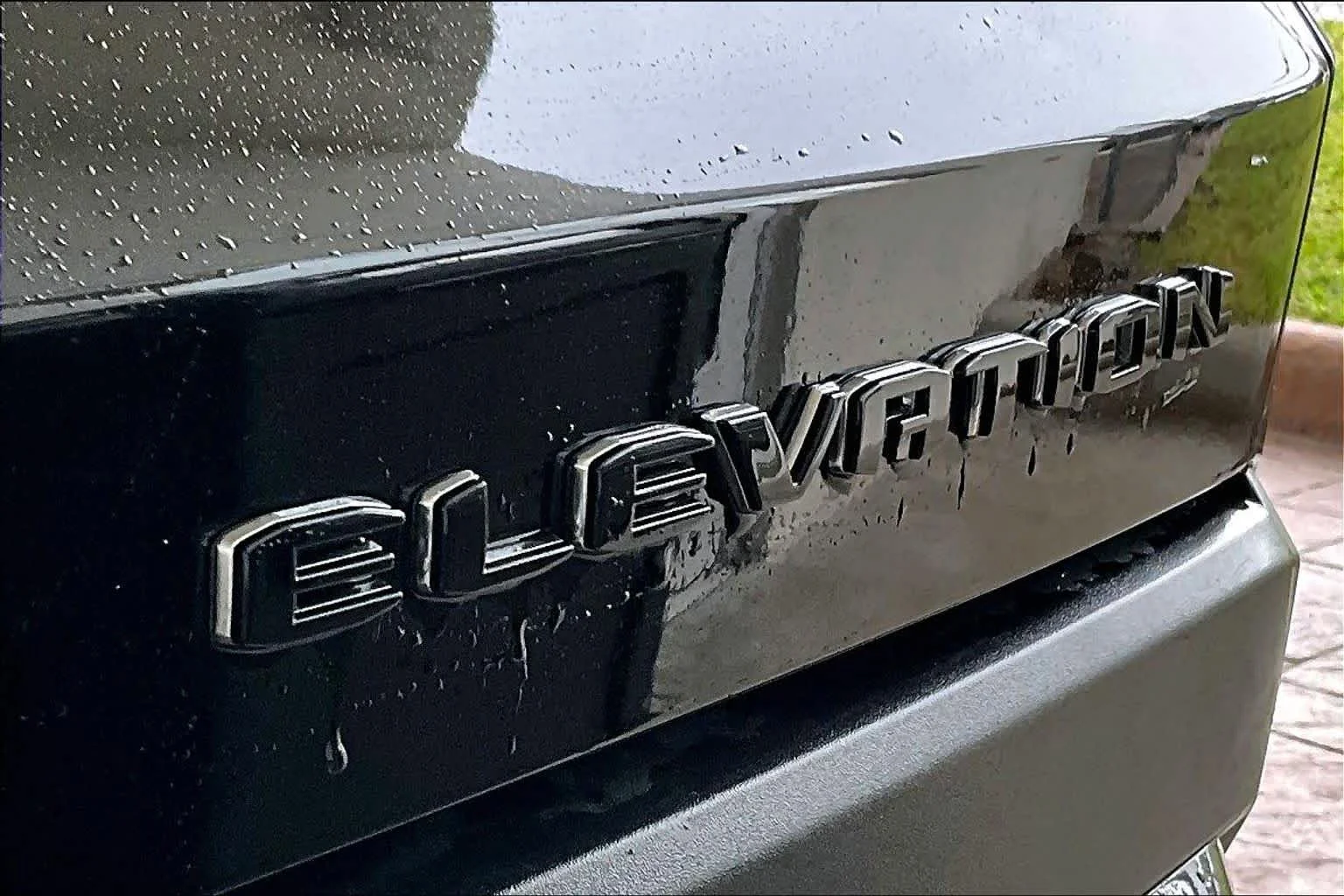 Used 2025 Ebony Twilight Metallic GMC FWD Elevation image 9