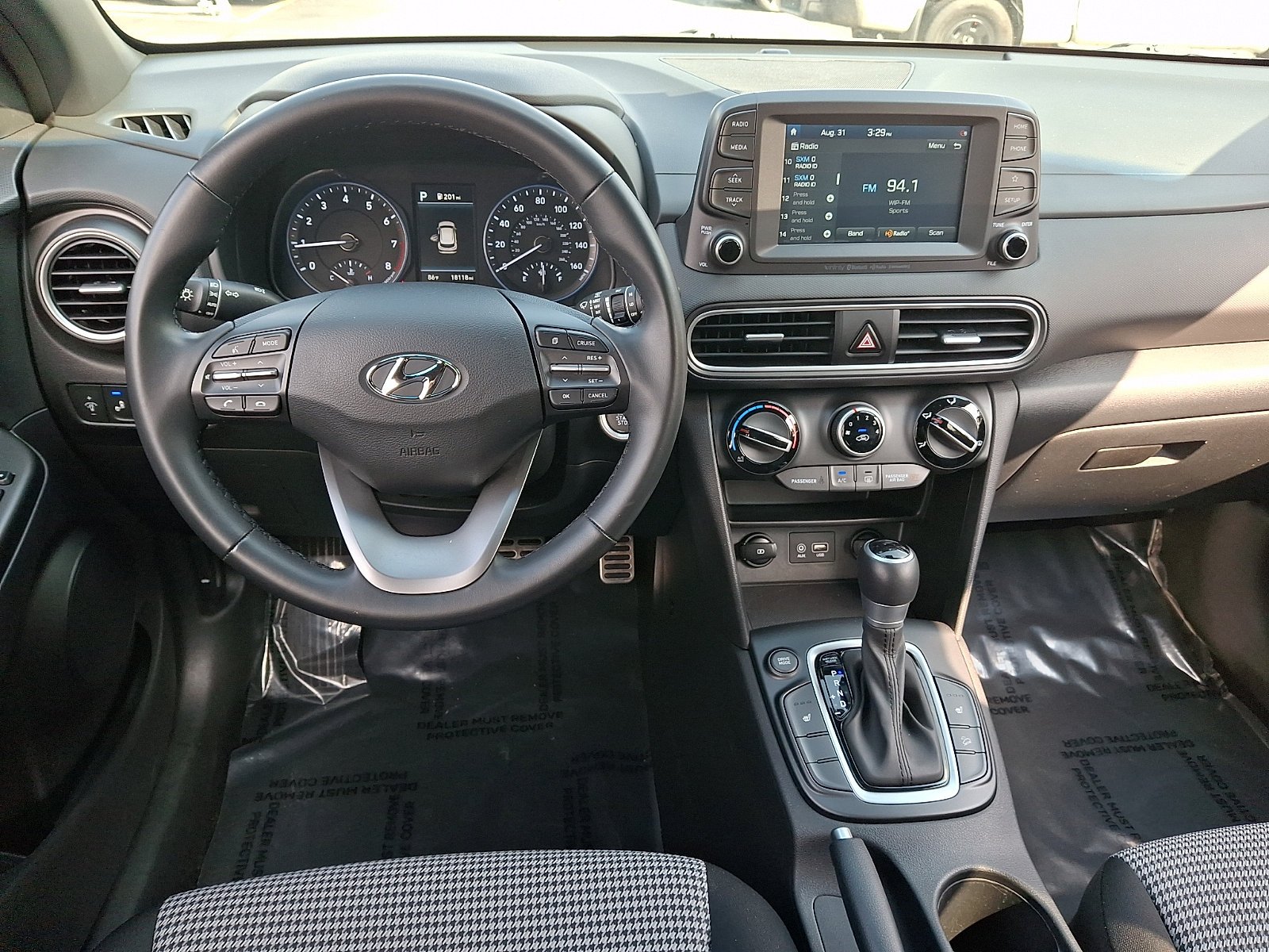 Used 2021 Chalk White Hyundai NIGHT image 10