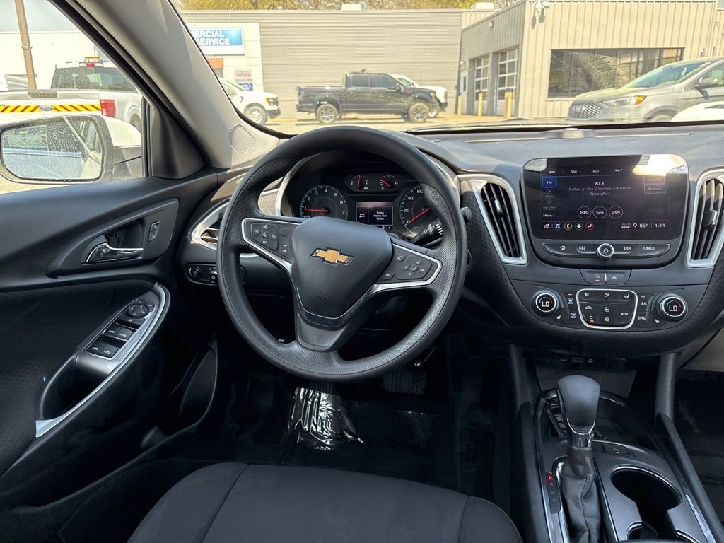 Used 2024 White Chevrolet LT image 9