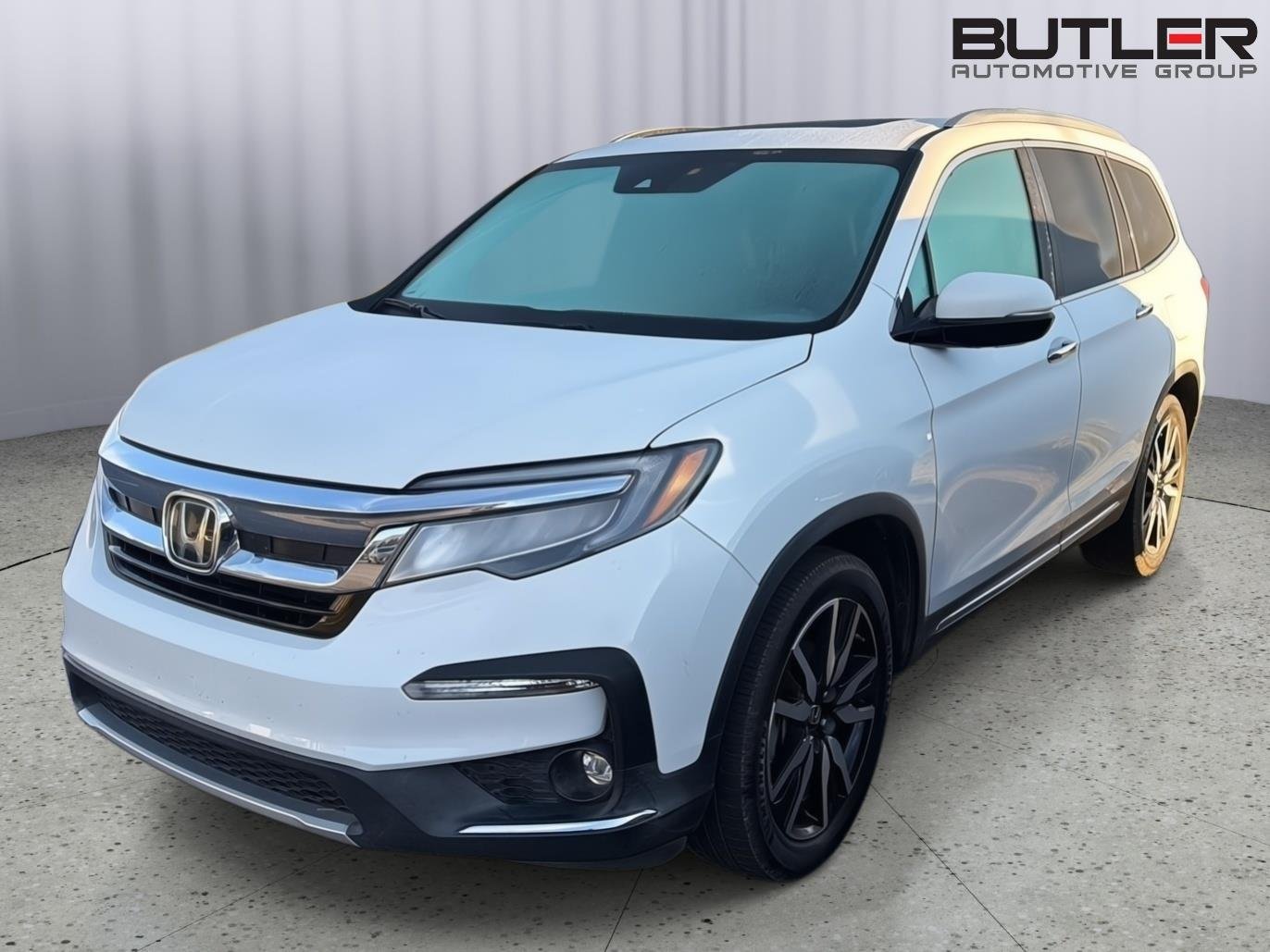 Used 2021 Platinum White Pearl Honda Touring w/Rear Captain