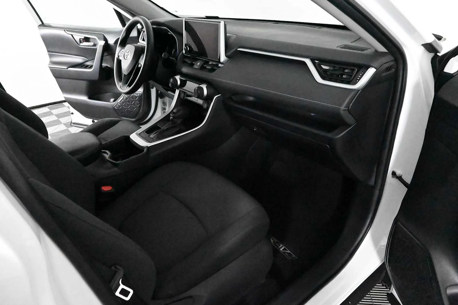 Used 2024 Ice Cap Toyota XLE image 8
