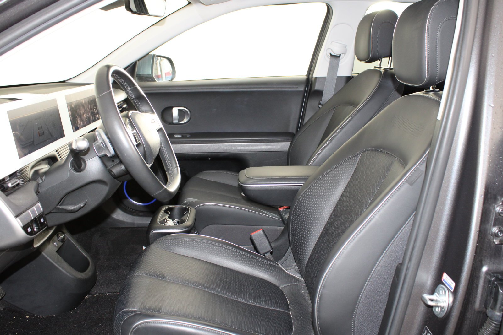 Used 2023 Gray Hyundai SEL image 7