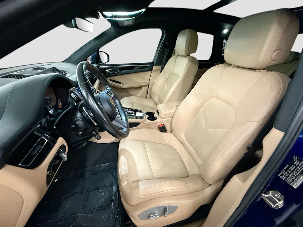 Used 2022  Porsche Base image 22