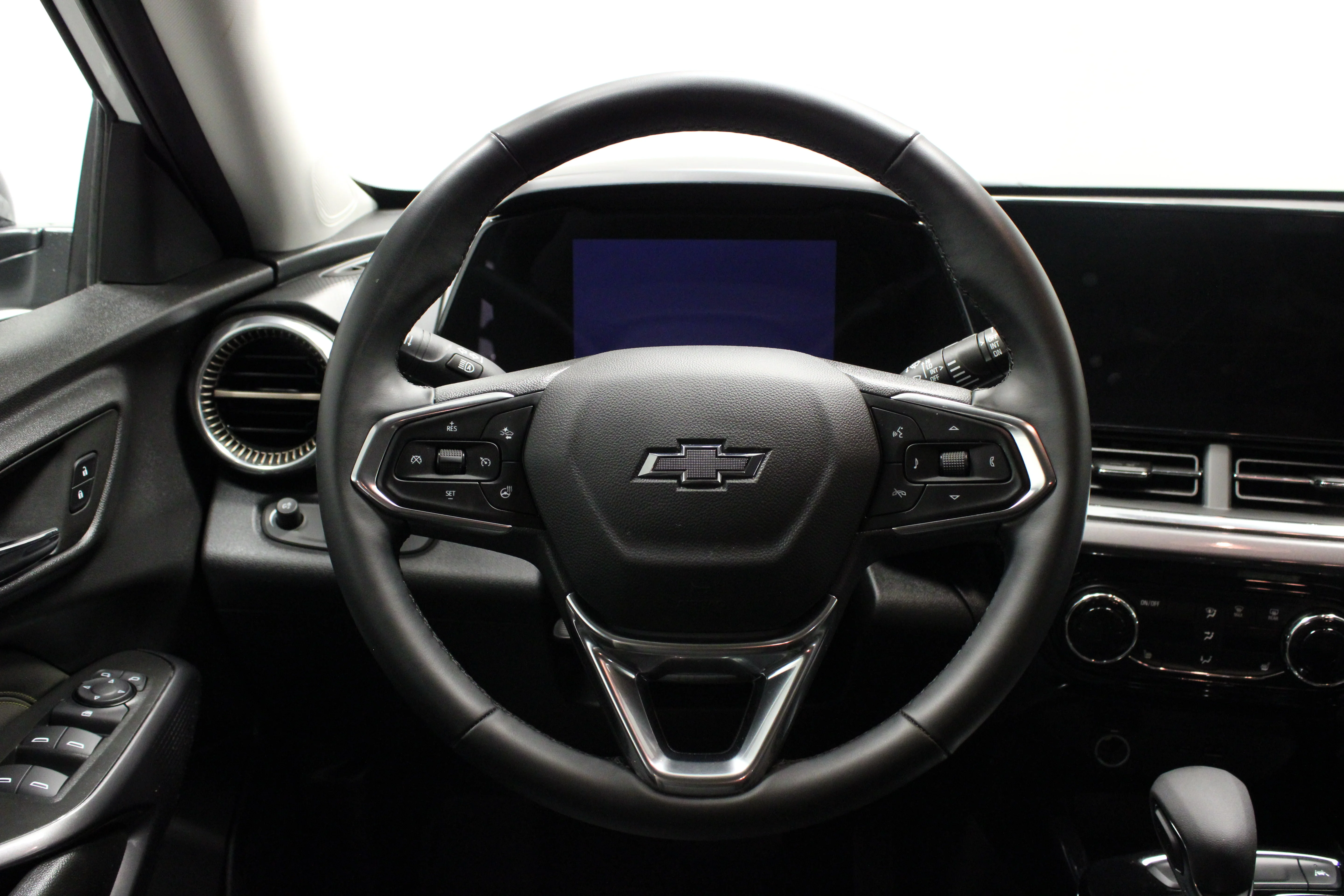 Used 2025 Summit White Chevrolet ACTIV image 21