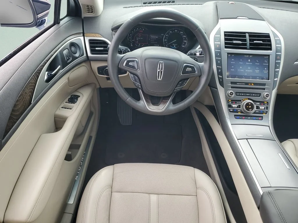 Used 2020 Blue Lincoln Reserve image 12