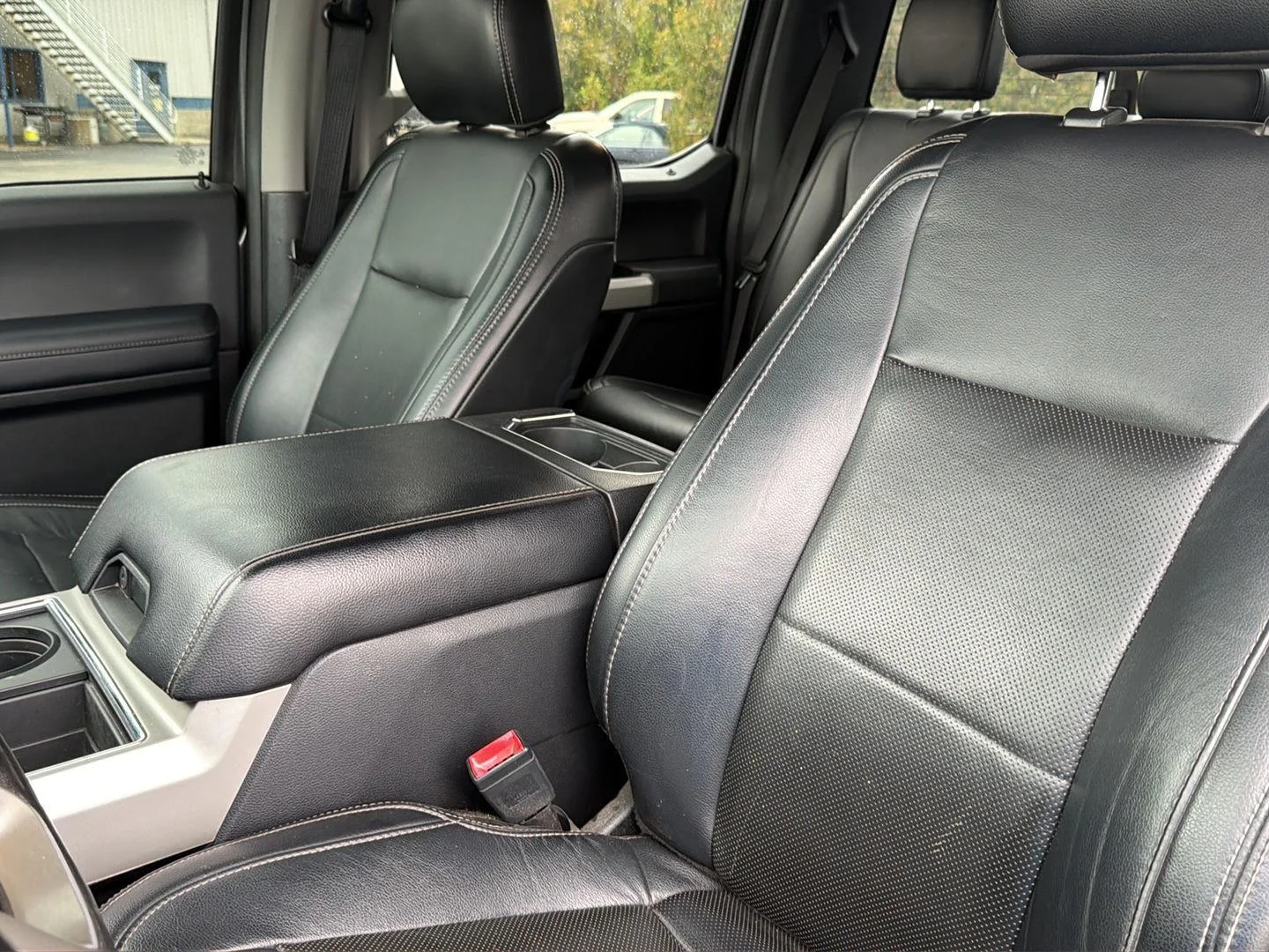Used 2019 Magnetic Ford Lariat image 22