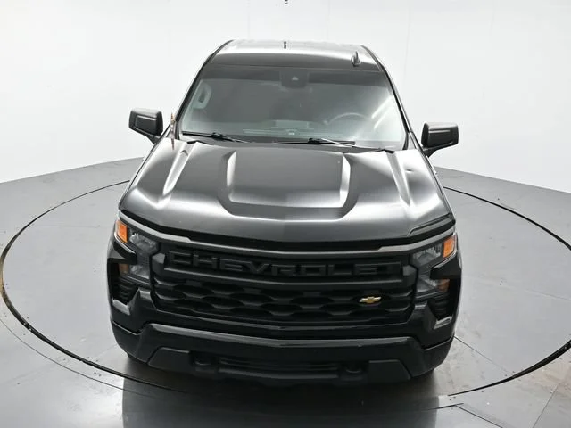 Used 2023 BLACK Chevrolet Custom image 18