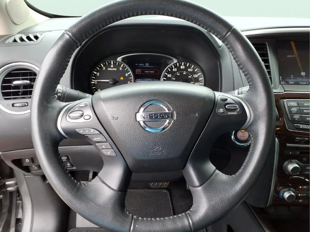 Used 2016 Gray Nissan SL image 19