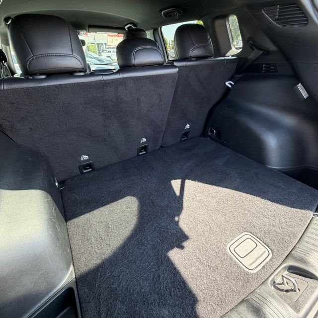 Used 2024 White Jeep Latitude image 9