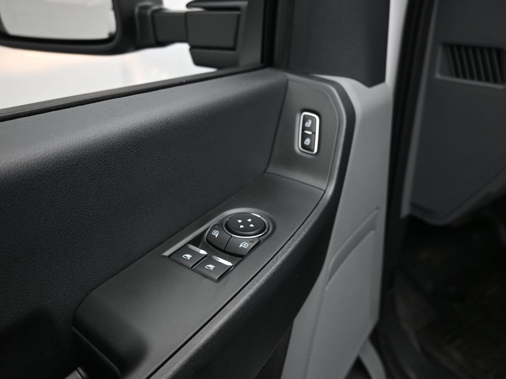 New 2026 Oxford White Ford XL image 7