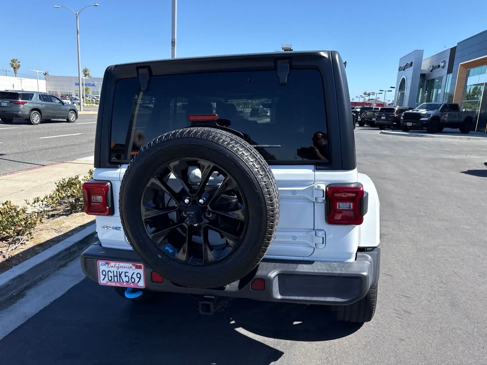 Used 2023 Bright White Clearcoat Jeep Sahara image 16