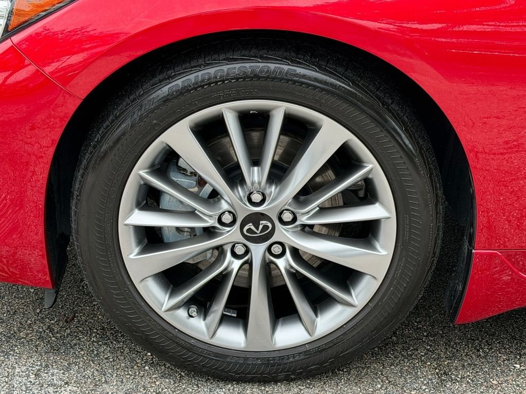 Used 2023 Red INFINITI LUXE image 11