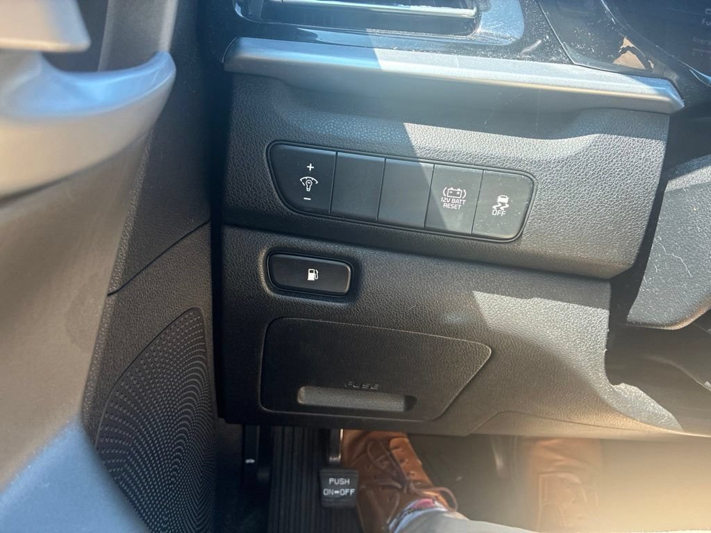 Used 2020 Silky Silver Kia LX image 15