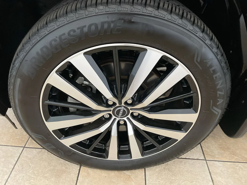 Used 2025 TAN Nissan Platinum image 34