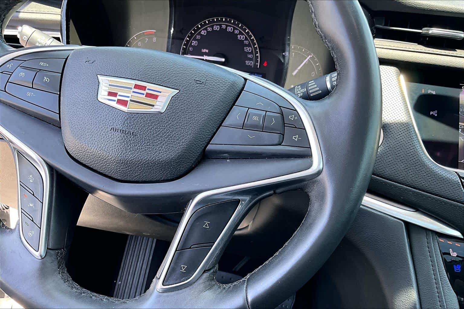 Used 2017 Crystal White Tricoat Cadillac Premium Luxury FWD image 24