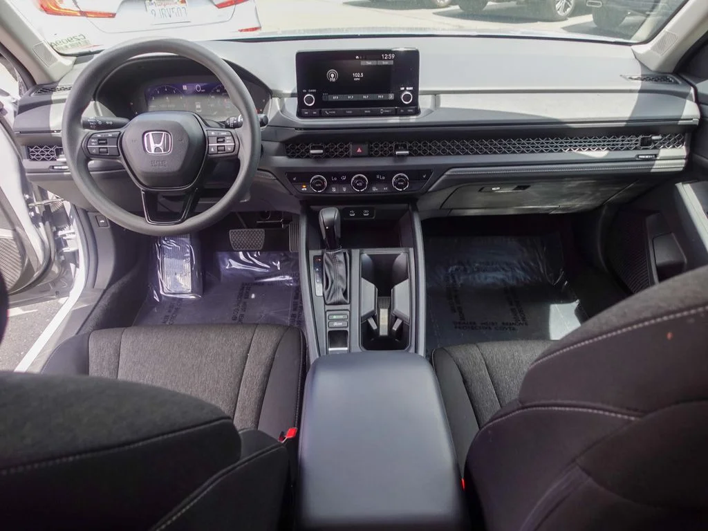 Used 2025 Urban Gray Pearl Honda SE image 23