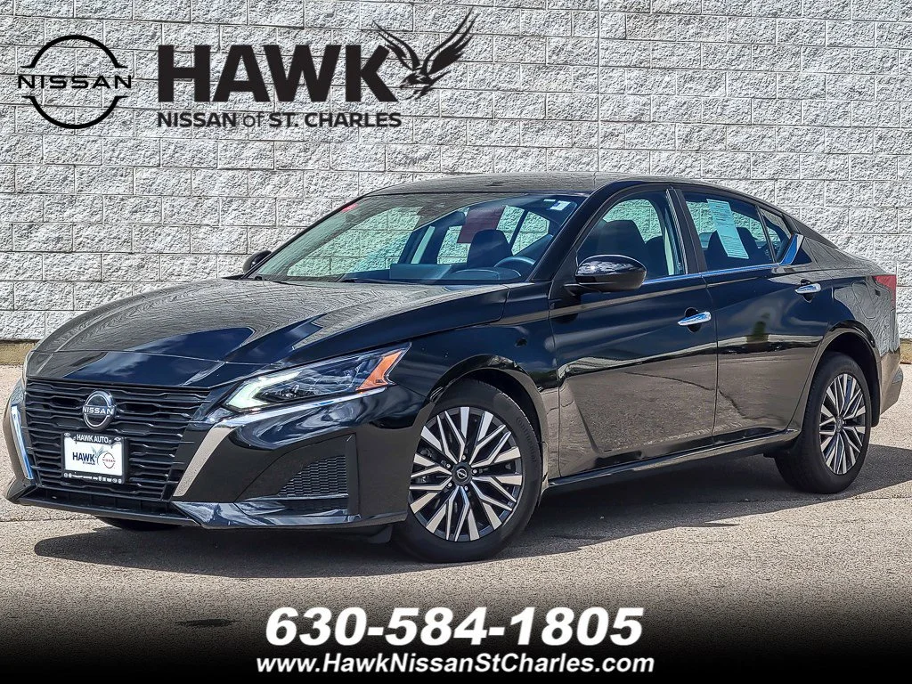 Used 2023 Super Black Nissan 2.5 SV image 1