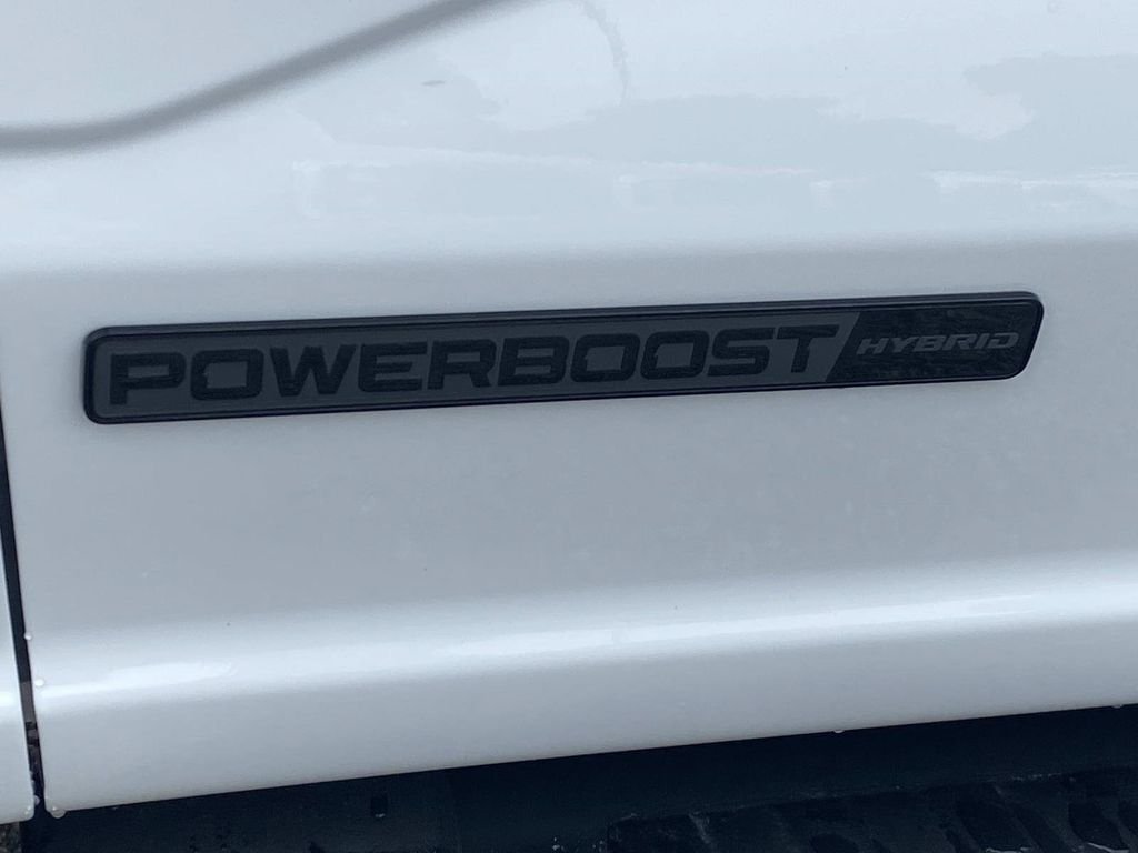 New 2026 Oxford White Ford XLT image 9