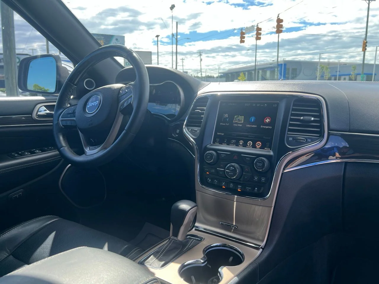 Used 2017 Silver Jeep Overland image 27
