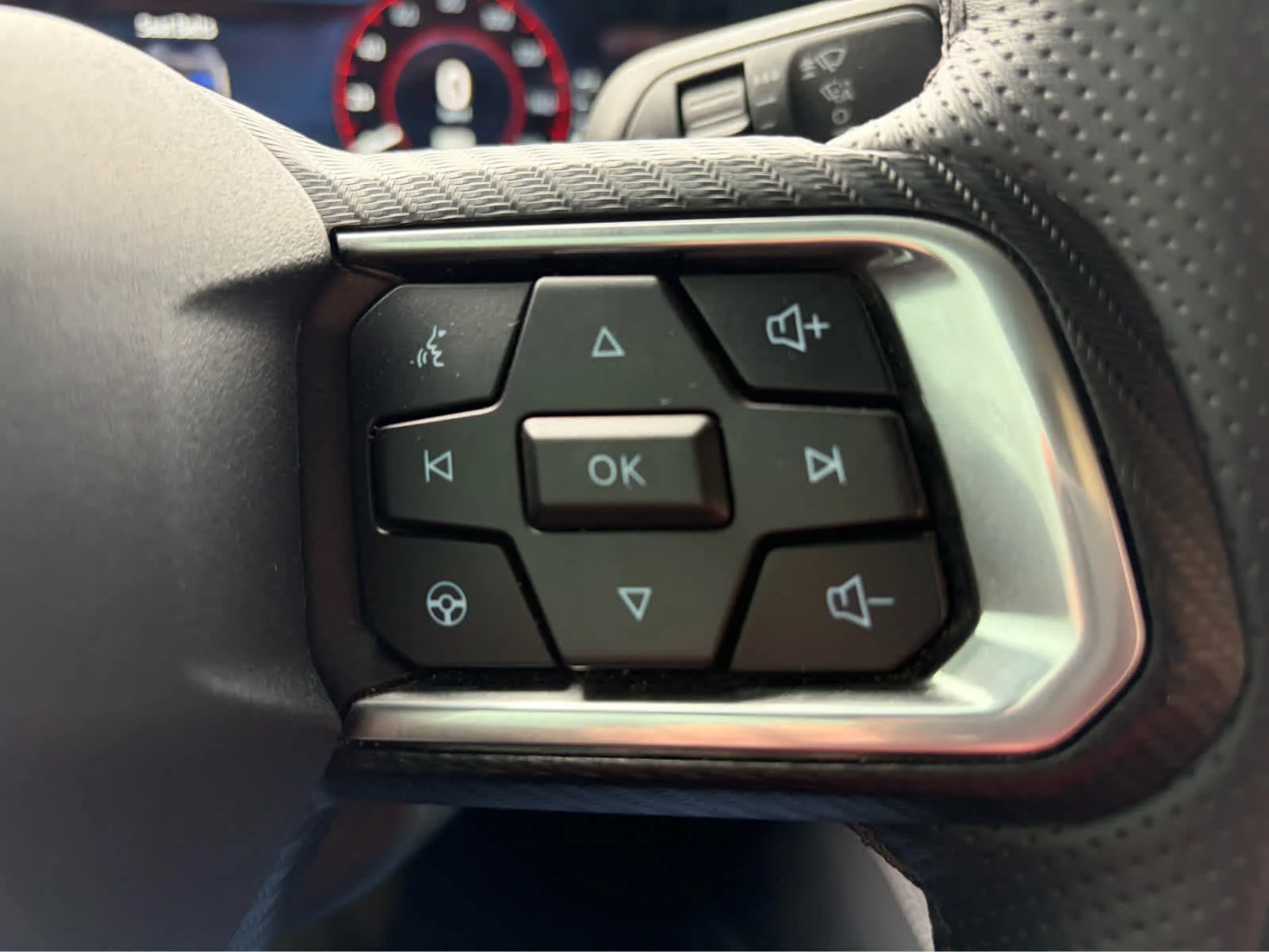 Used 2024 Iconic Silver Metallic Ford GT Premium image 23