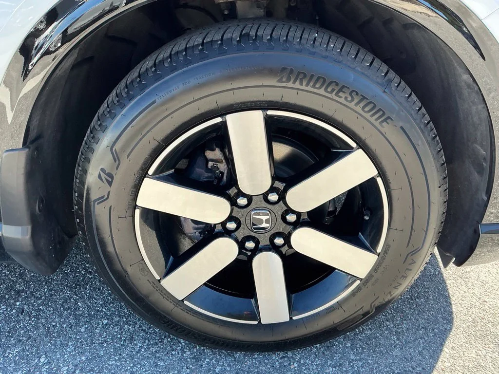 Used 2024  Honda Touring image 17