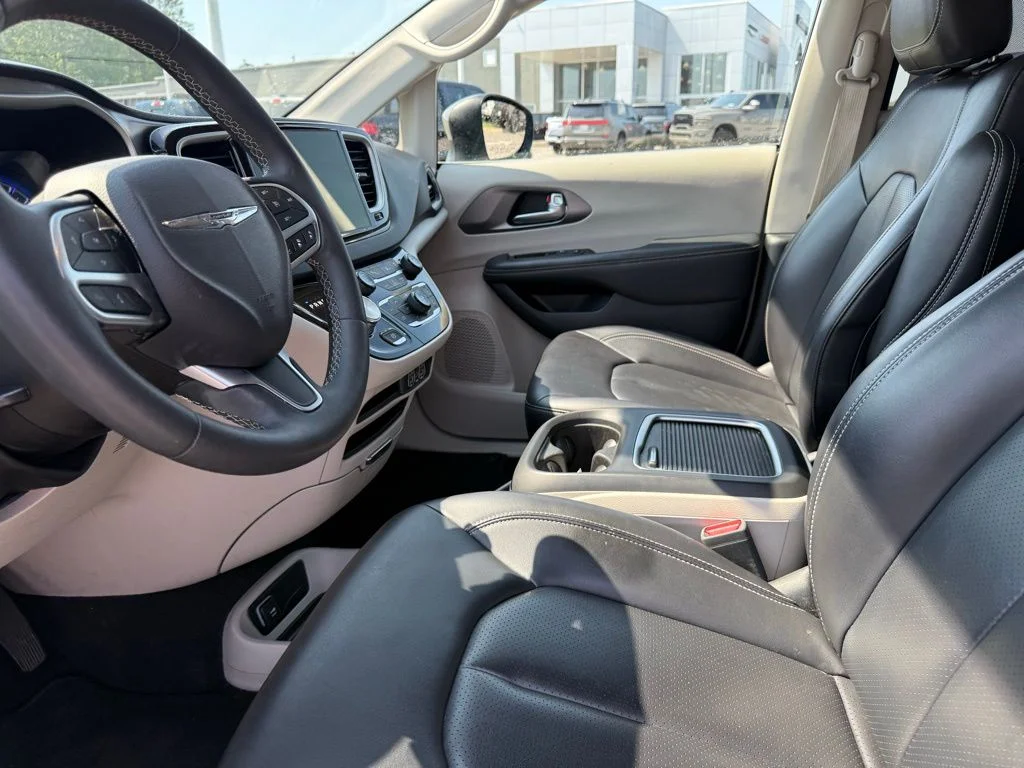 Used 2023 White Chrysler Touring L image 7