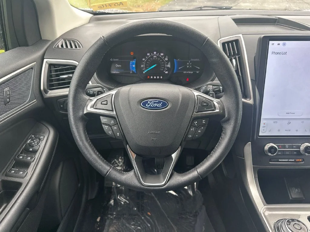 Used 2024 Silver Ford SEL image 15
