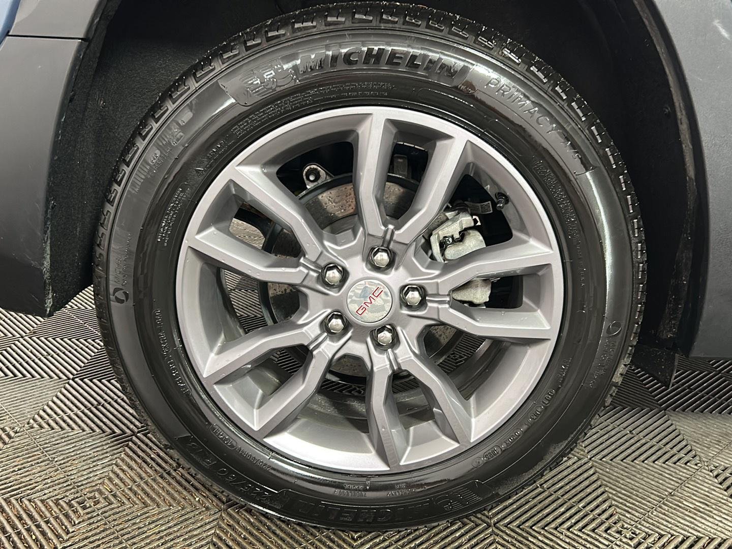 Used 2024 Downpour Metallic GMC SLT image 2