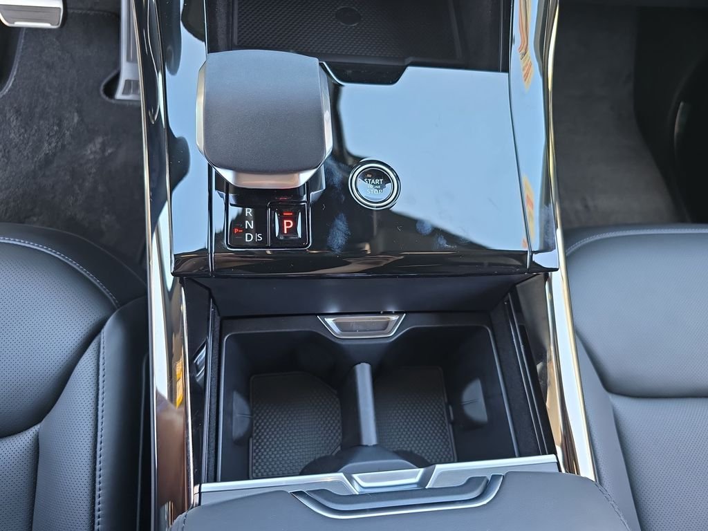 New 2026 Santorini Black Land Rover Dynamic SE image 27