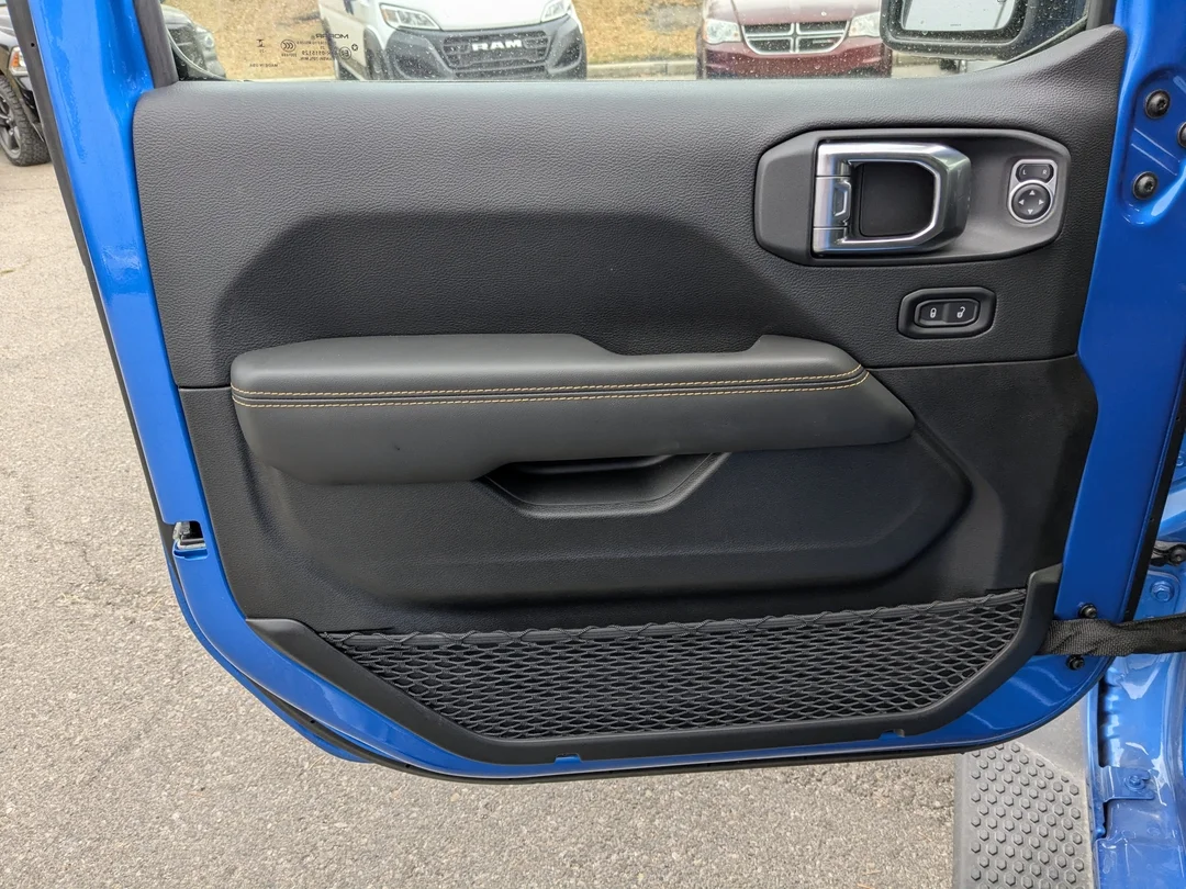 New 2025 Blue Jeep Sahara - - 4x4 - Adaptive Cruise - 12.3inch display - Blind Spot Mon & More! image 12