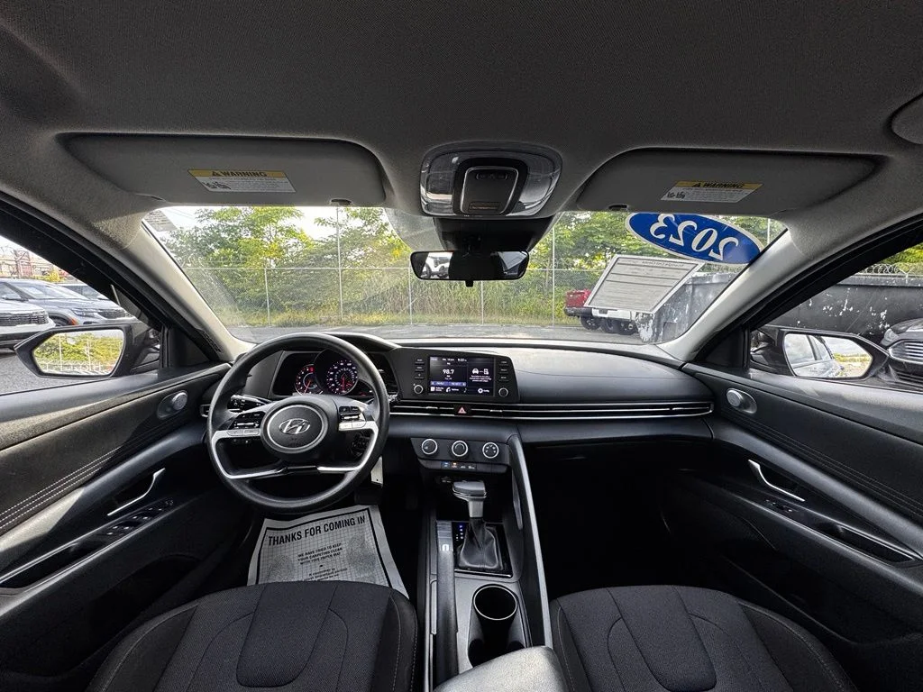 Used 2023  Hyundai SE image 17